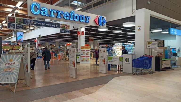 El Centre Comercial Montigalà manté la normalitat en els seus serveis