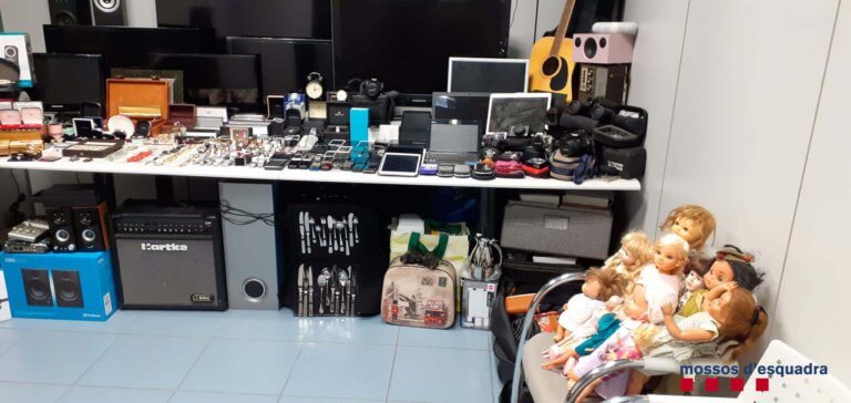 Els Mossos demanen col·laboració ciutadana per retornar objectes robats localitzats arran de la detenció de quatre persones