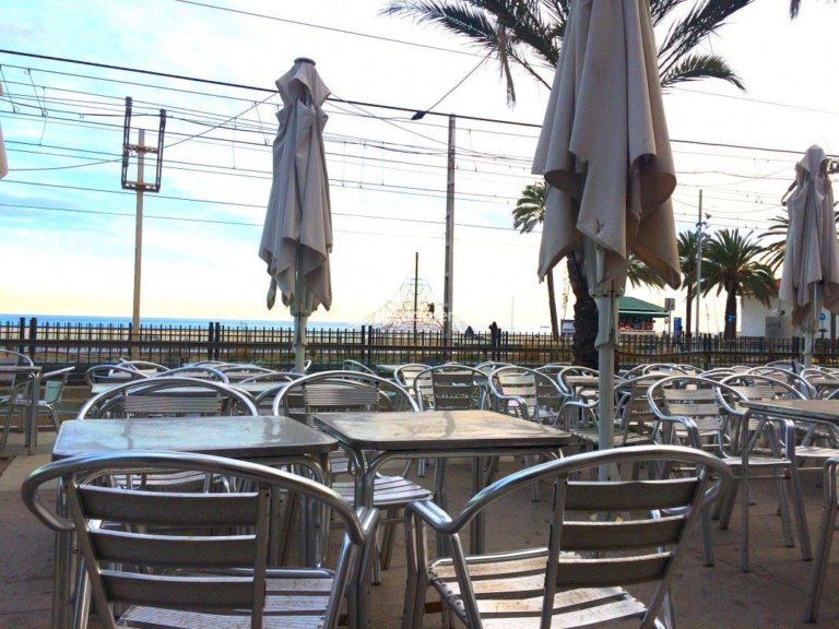 El Govern podria anunciar avui el tancament de bars i restaurants durant tot l’octubre