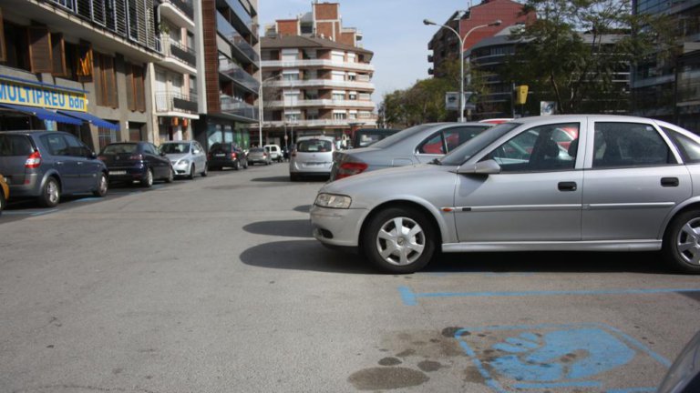 La zona blava continuarà sent gratuïta fins el proper dimarts