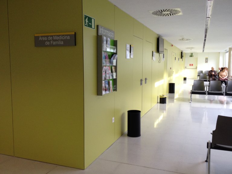 Salut impulsa un cribratge amb PCR i test d’antígens a Llefià