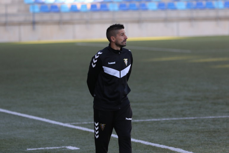 Santi Álvarez, entrenador Juvenil A CFB: “El nivell dels jugadors és bo i tenim possibilitats d’assolir l’ascens a Divisió d’Honor”