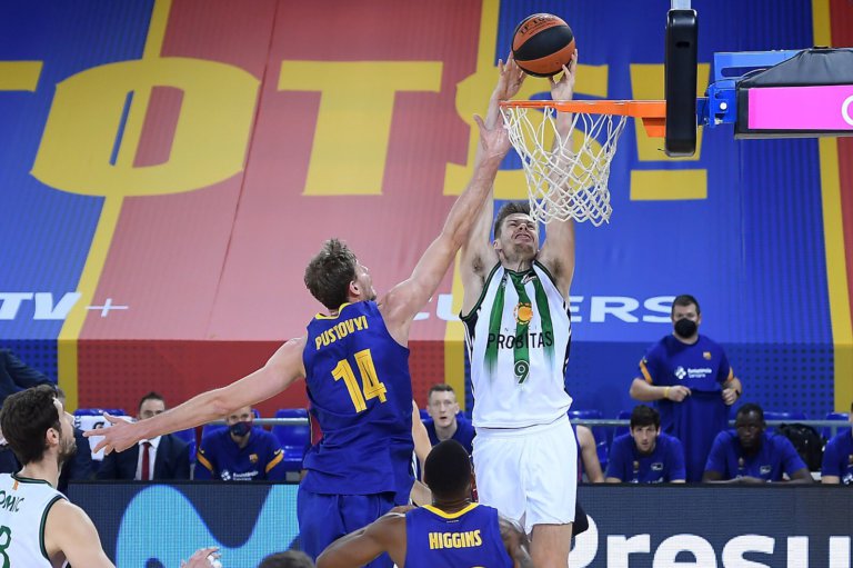 Sense derbi al Palau (88-74)