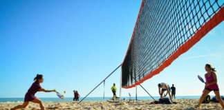 El Beach Tennis Badalona arrela a la platja del Pont del Petroli