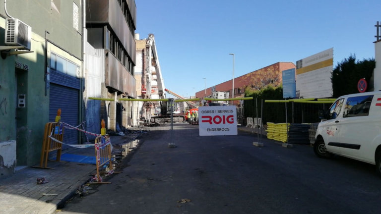Comença l’enderrocament de la nau cremada amb un cost de 119.000 euros