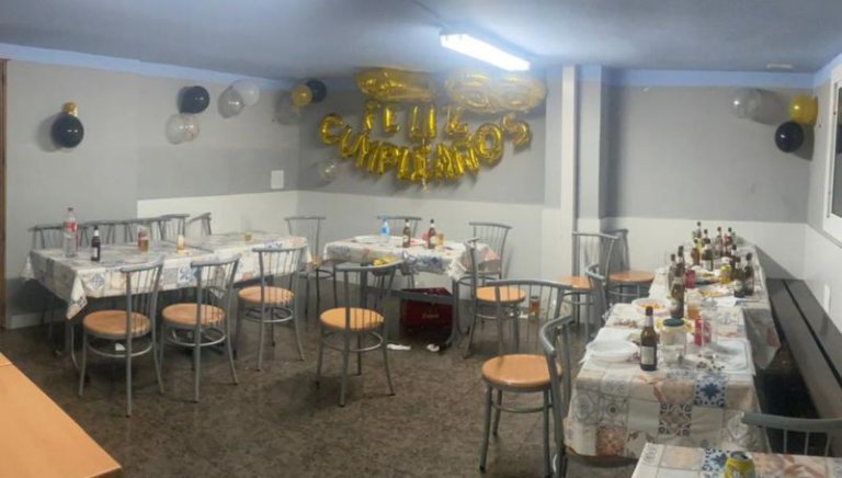 Desmantellada una festa en un bar amb 40 persones