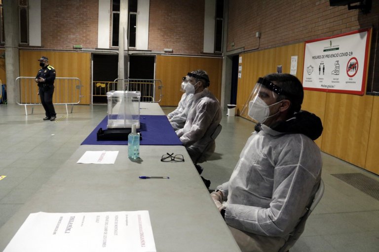 Dispositiu de seguretat i neteja a Badalona per les eleccions d’aquest 14F