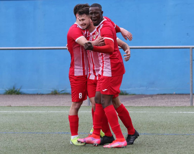 La Llefià suma la primera victòria contra el Parets amb un gran debut de Luis Aguilera (2-0)