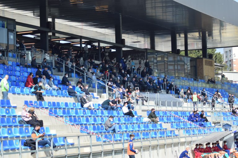 L’Estadi Municipal de Badalona torna a xalar amb el retorn dels aficionats