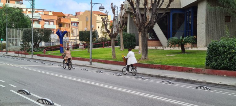 El nou carril bici de Badalona: pros i contres del seu primer mes de vida