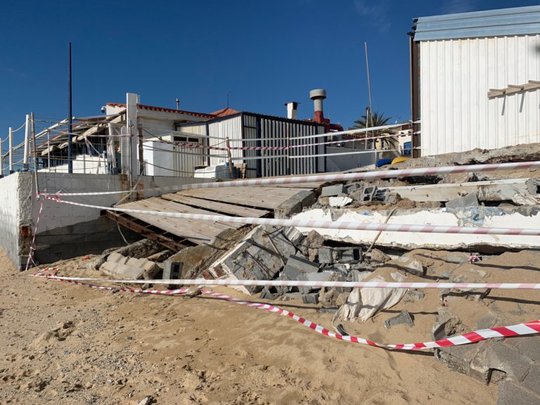 Les platges de Badalona han perdut en 30 anys 50 metres de sorra