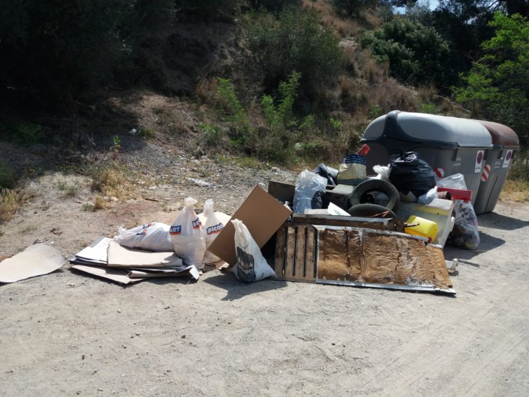 Més de 50 persones col·laboren en la neteja de la Serralada de Marina