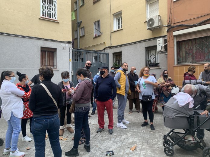 L'efectiva acció de la Plataforma Sant Roc Som Badalona ha evitat, entre dilluns i dimarts, tres situacions de desnonament. L'efectiva acció de la Plataforma Sant Roc Som Badalona ha evitat, entre dilluns i dimarts, tres situacions de desnonament.