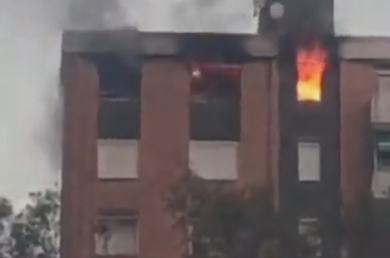 Un home mor en precipitar-se des del balcó en un incendi a Sant Roc