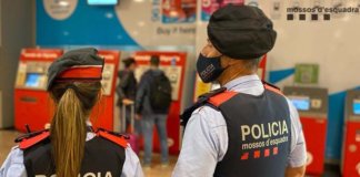 Els 12 detinguts sumen 152 antecedents policials i són de nacionalitat romanesa. Les detencions s'han efectuat a Badalona i altres municipis.