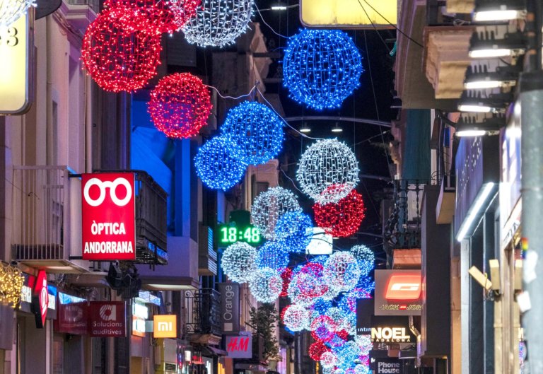 Avui s’encenen els llums de Nadal a Badalona: on els pots veure?