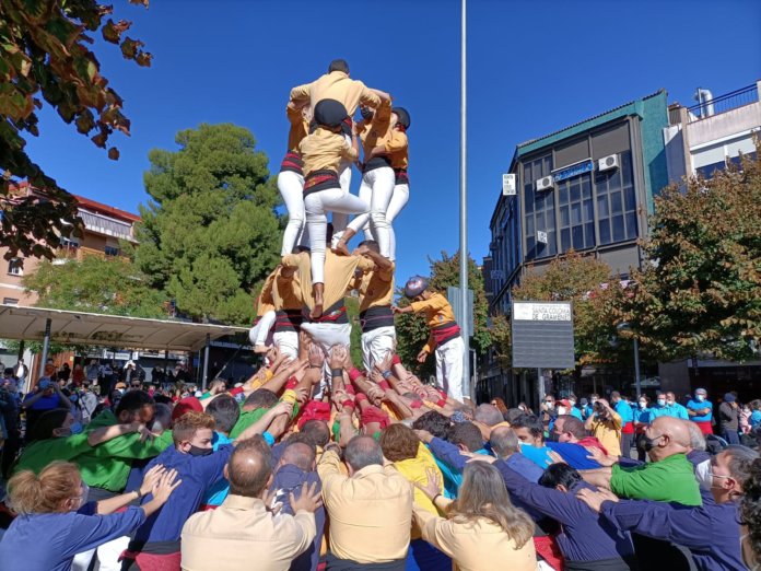 La colla, després de dos anys sense actuar, ha pogut tornar a plaça encadenant dos caps de setmana seguits de diades