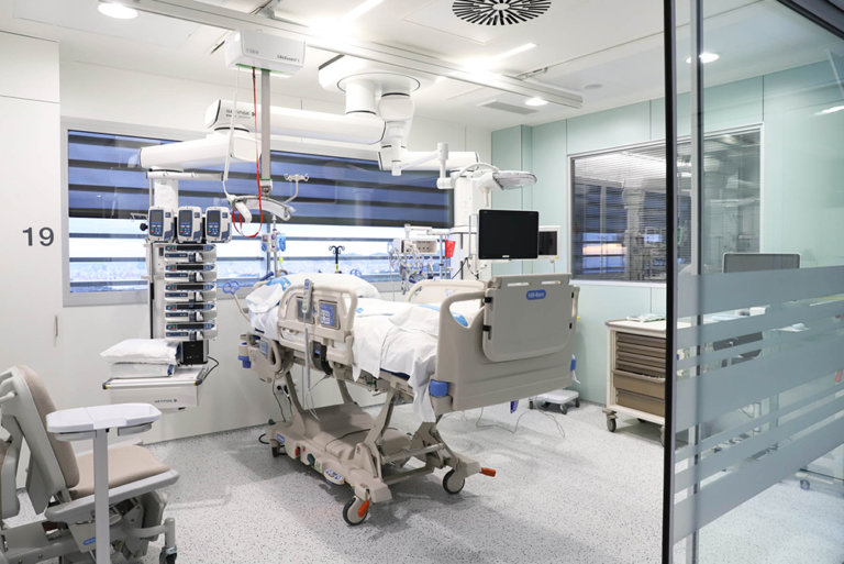 Entra en funcionament la nova UCI de  l’Hospital Germans Trias