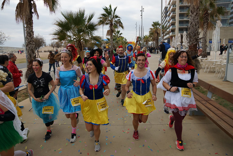 Posa’t una disfressa de Nadal per córrer la Sant Silvestre de Badalona