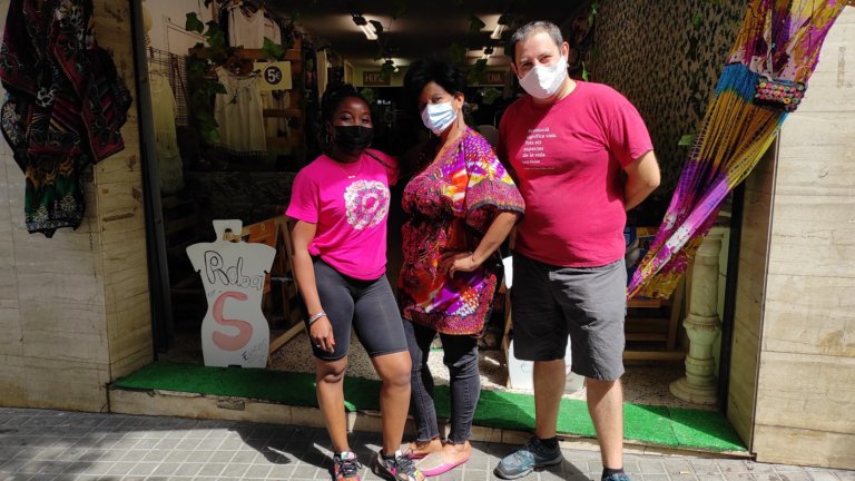 L’Associació Unió: un grup d’expertes en reciclar roba a Badalona