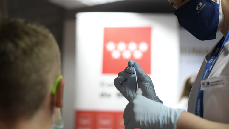 Espanya registra per primer cop més de 100.000 casos en un sol dia