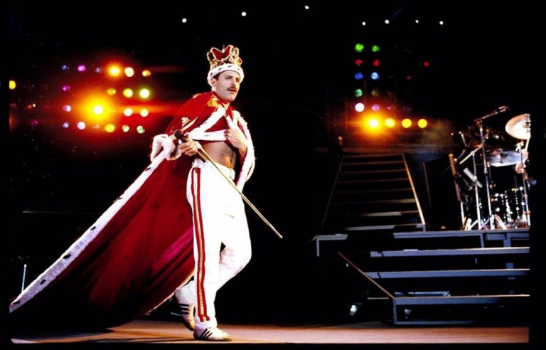 Freddie Mercury segueix enviant un lot de Nadal als seus amics