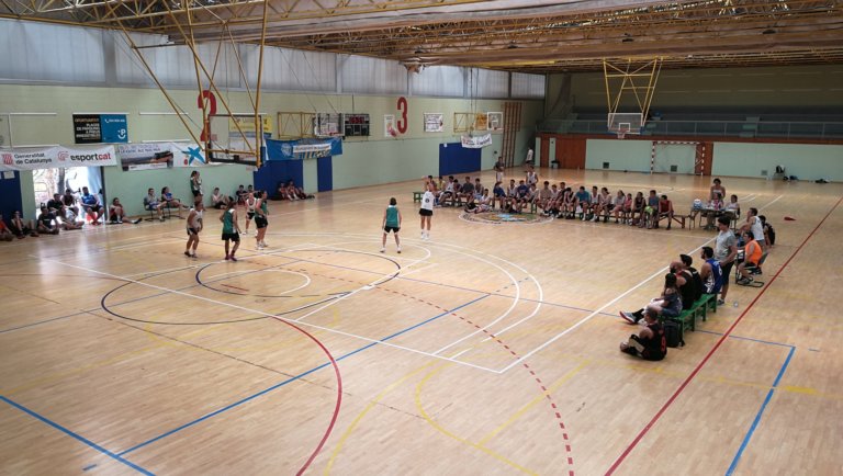 La covid confina els conserges dels pavellons i Llefià es queda sense partits