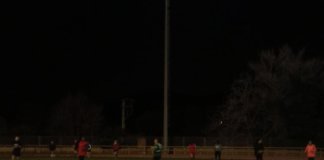 La manca d’il·luminació agreuja la deplorable situació a les pistes Paco Águila