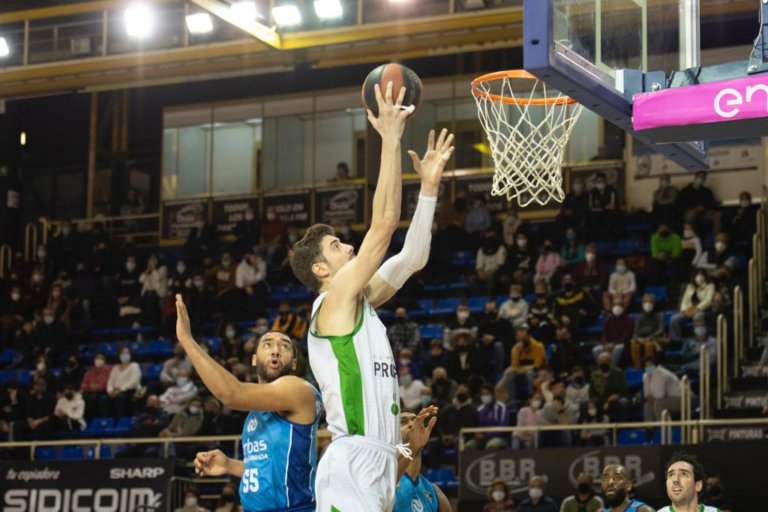 La Penya (virtualment) ja és cap de sèrie (82-104)
