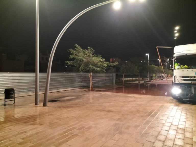 Desallotjats i rehubicats els últims acampats a la plaça del Cotonifici