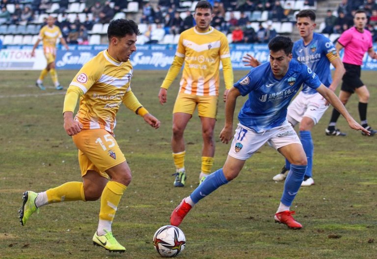Valuós punt del Badalona al Camp d’Esports (2-2)