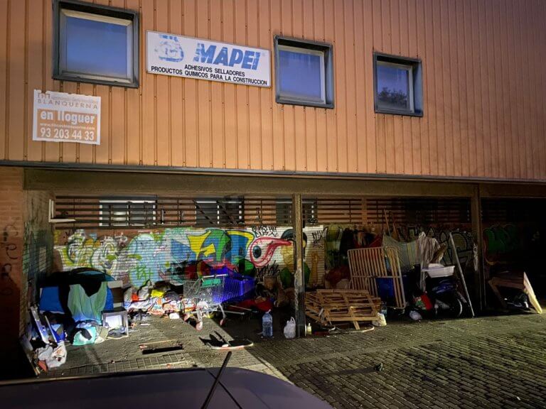 Viure al carrer en un polígon: la dura realitat de Badalona Sud