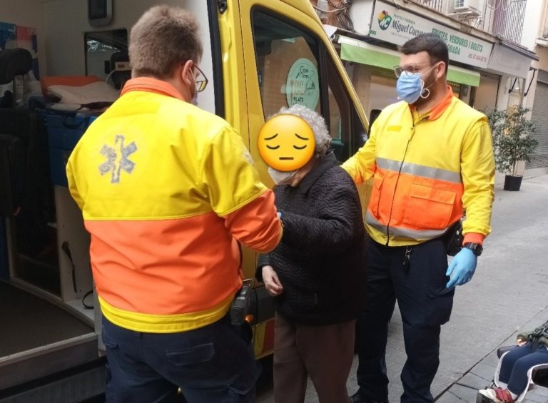 La greu caiguda d’una dona gran al carrer Lleó es fa viral