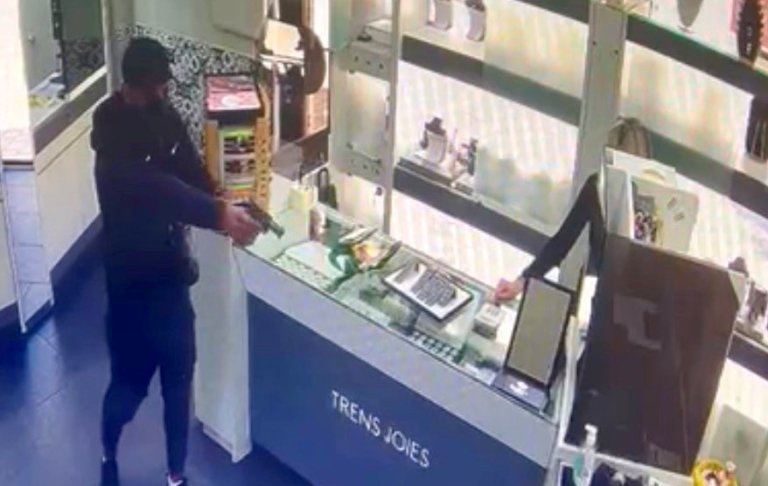 Els Mossos desarticulen una banda que atracava a punta de pistola