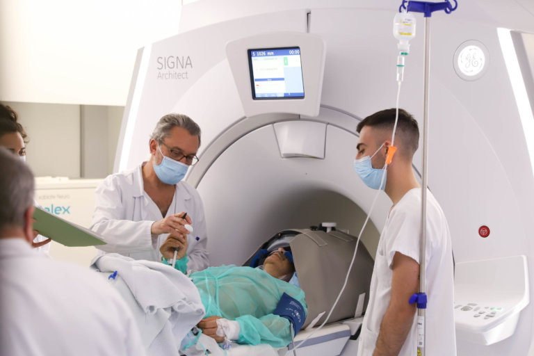 Can Ruti, primer hospital públic en tractar sense cirurgia el Parkinson