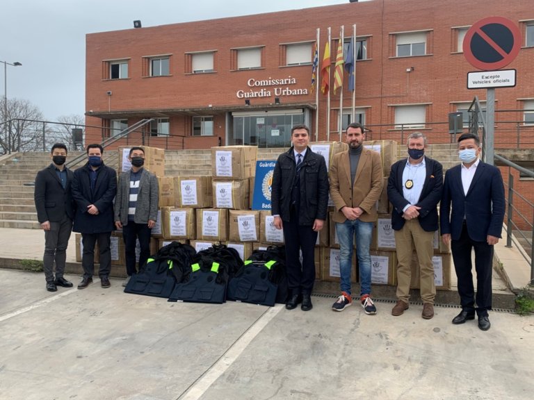 Badalona cedeix 30 armilles antibales per a Ucraïna 