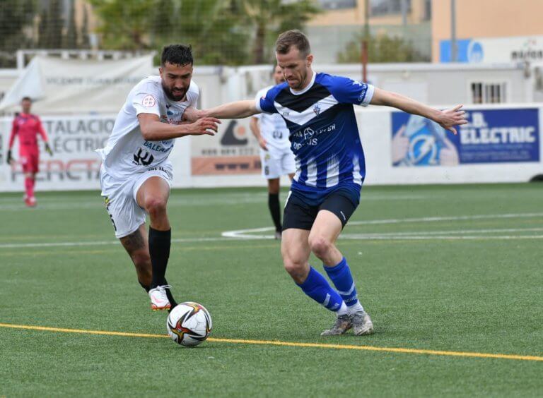Un Badalona sota mínims torna a les posicions de descens (3-0)
