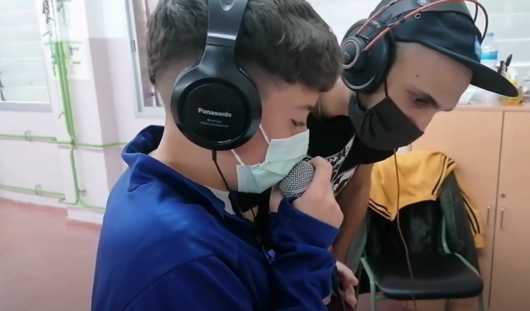 Alumnes de l’Escola Josep Carner creen un rap contra els desnonaments