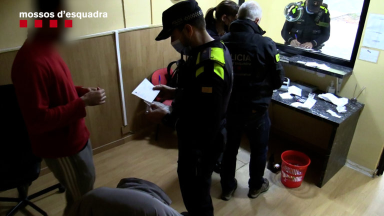 Operatiu dels Mossos contra locals que venen loteria il·legal
