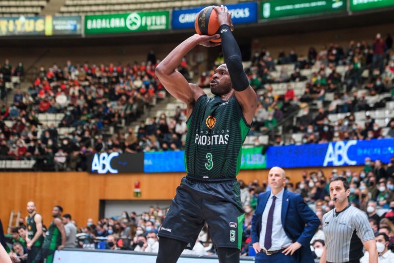 Benite i Díez tomben la Penya al Coliseum (92-76)