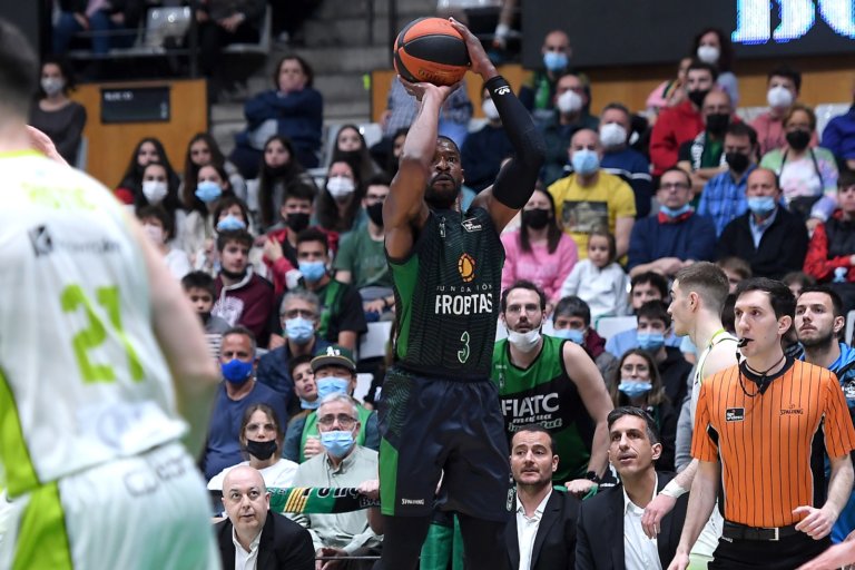 Dissabte de resurrecció de la Penya a cop de triples (92-75)