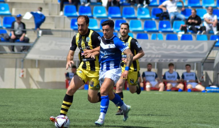 El Badalona evita el primer ‘match-ball’ al minut 96 (1-1)