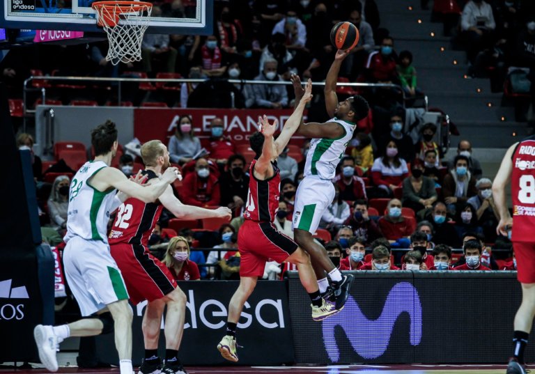 Setena eufòria seguida de la Penya i tercers (63-77)