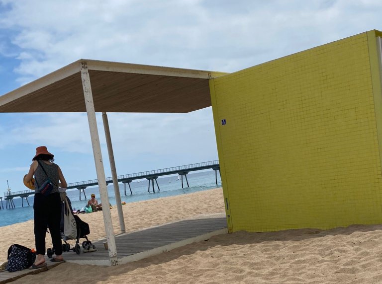 Badalona ha de millorar l’accés i el servei de bany per a discapacitats a la platja