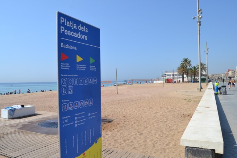 La platja dels Pescadors recupera la Bandera Blava