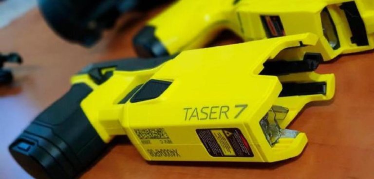 Detingut un menor amb una pistola Taser a Llefià