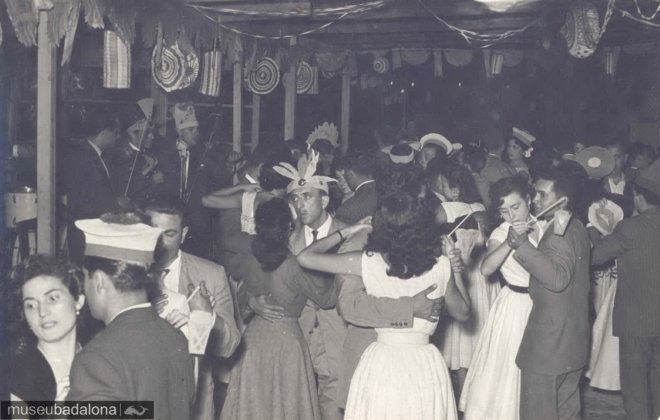Una revetlla organitzada pel Casino de Badalona als banys d’en Titus, el 1954