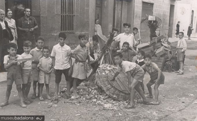Sant Joan de l’any 1951: un bon grup de nois del carrer de Sant Rafael