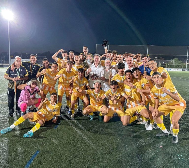 Magnífica cloenda del Juvenil A del CF Badalona: campions de Catalunya!
