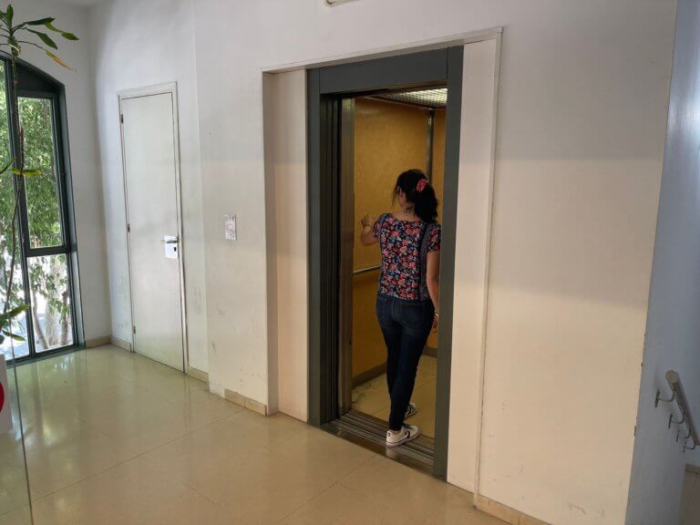 Més de 3 anys per arreglar un ascensor municipal